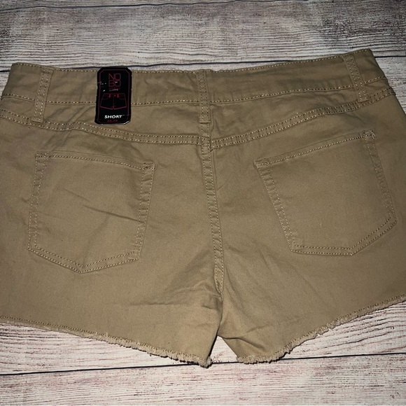 khaki shorts - Picture 4 of 5